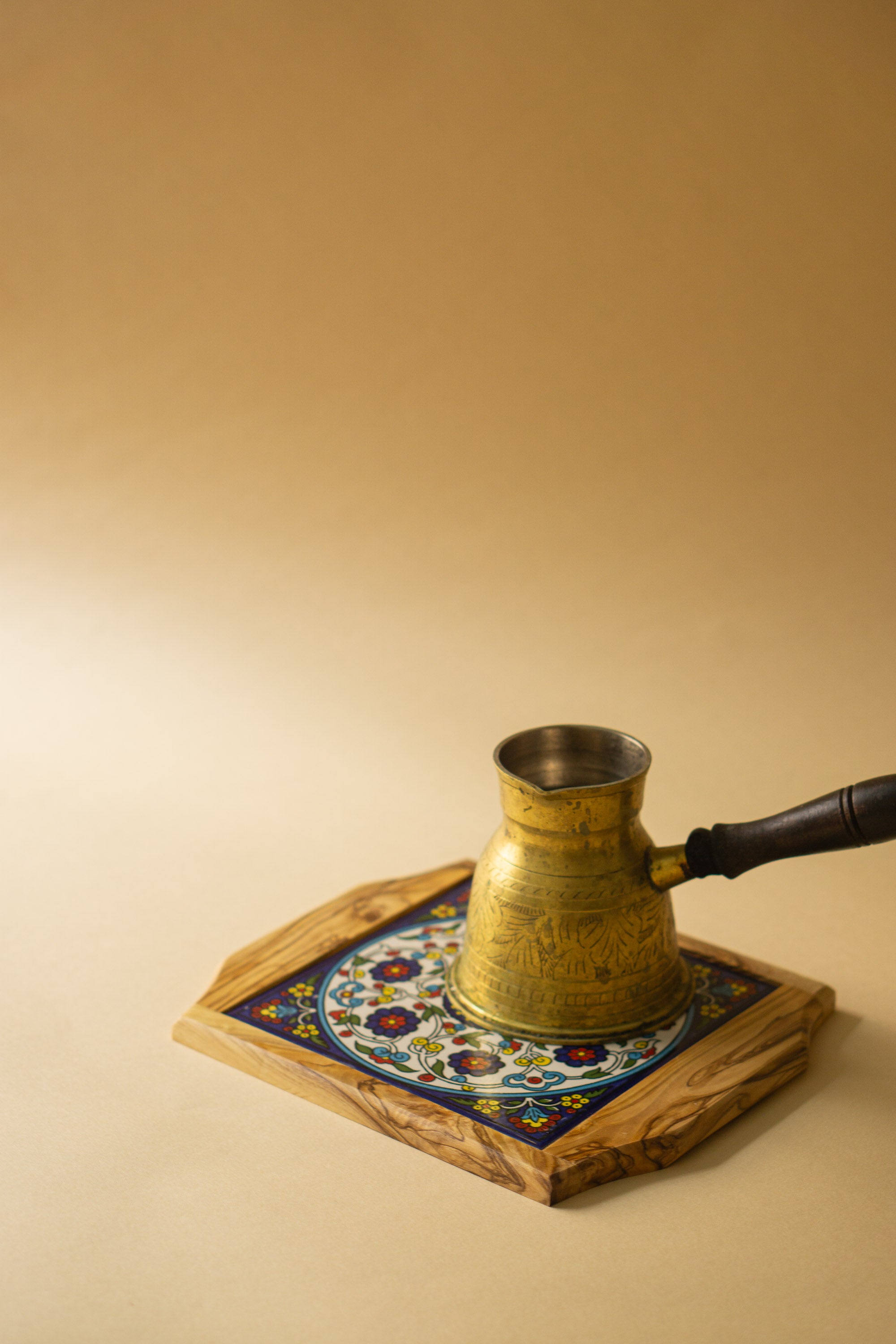 Serving tray with tiles