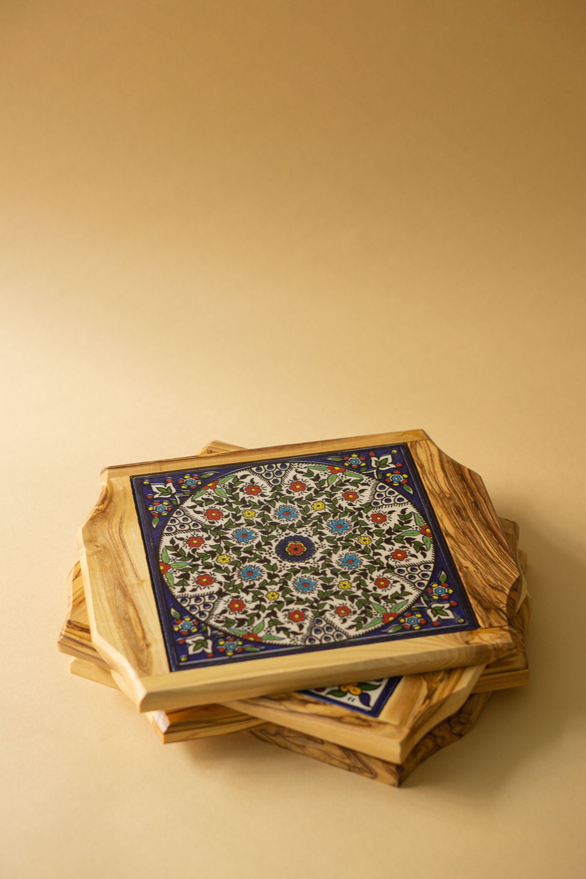 Serving tray with tiles