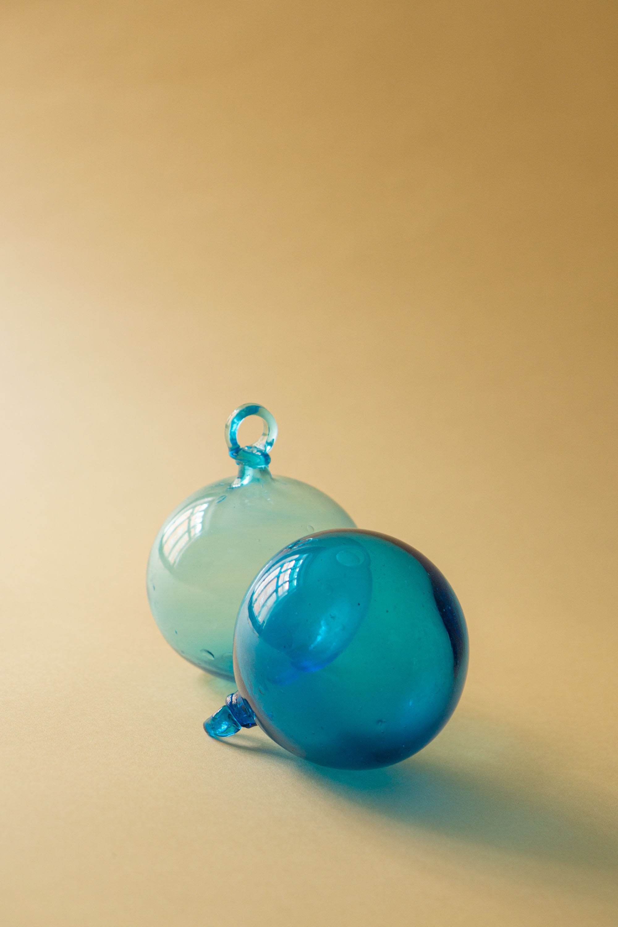 Mouth-blown glass ball