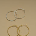 Håndlavede snoede hoops i 925-sterling sølv og 24 karat forgyldt sølv, inspireret af det persiske Laleh-design. Enkle og elegante creoler med fine detaljer, skabt af dygtige håndværkere i Afghanistan.