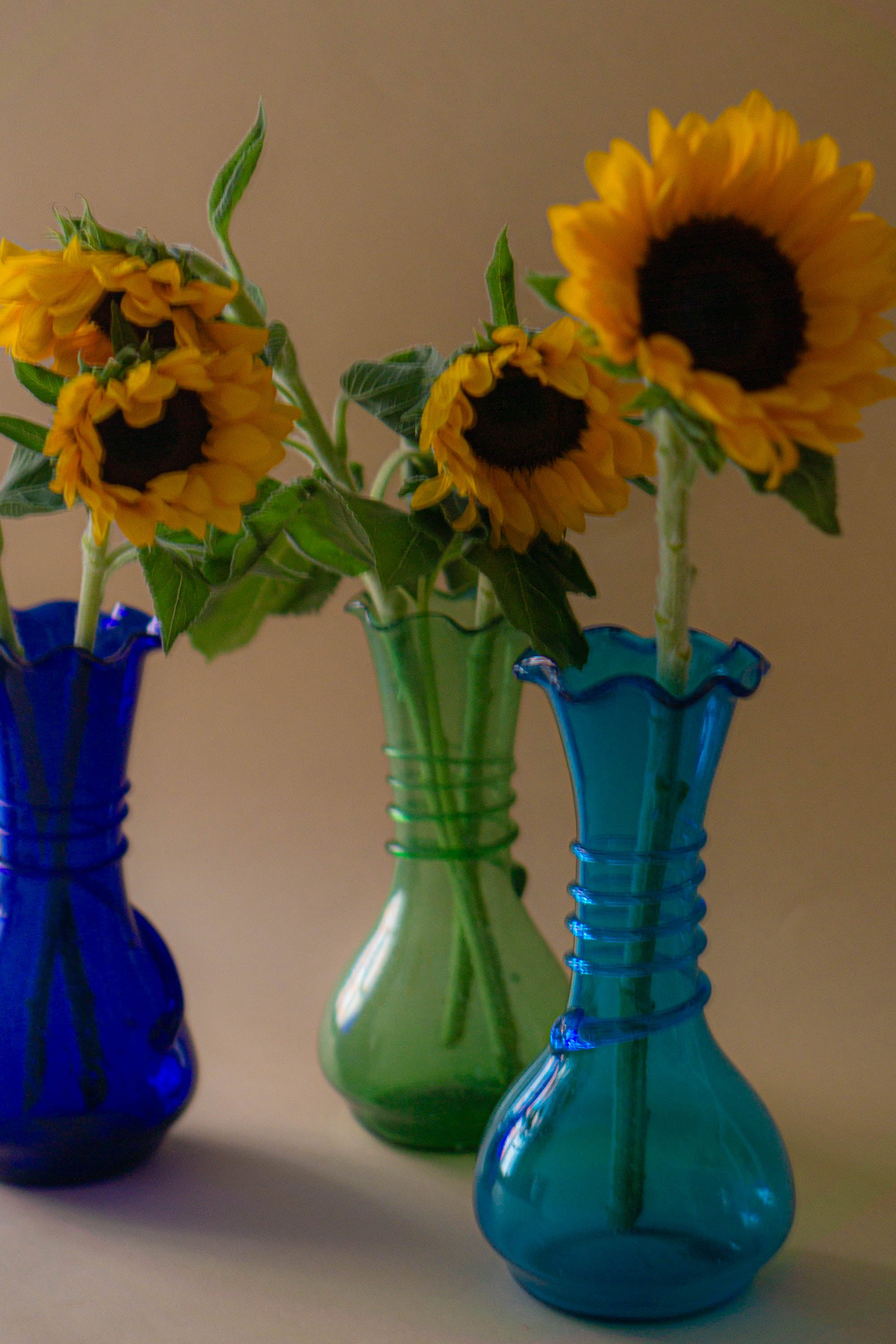 Mouth-blown glass vase