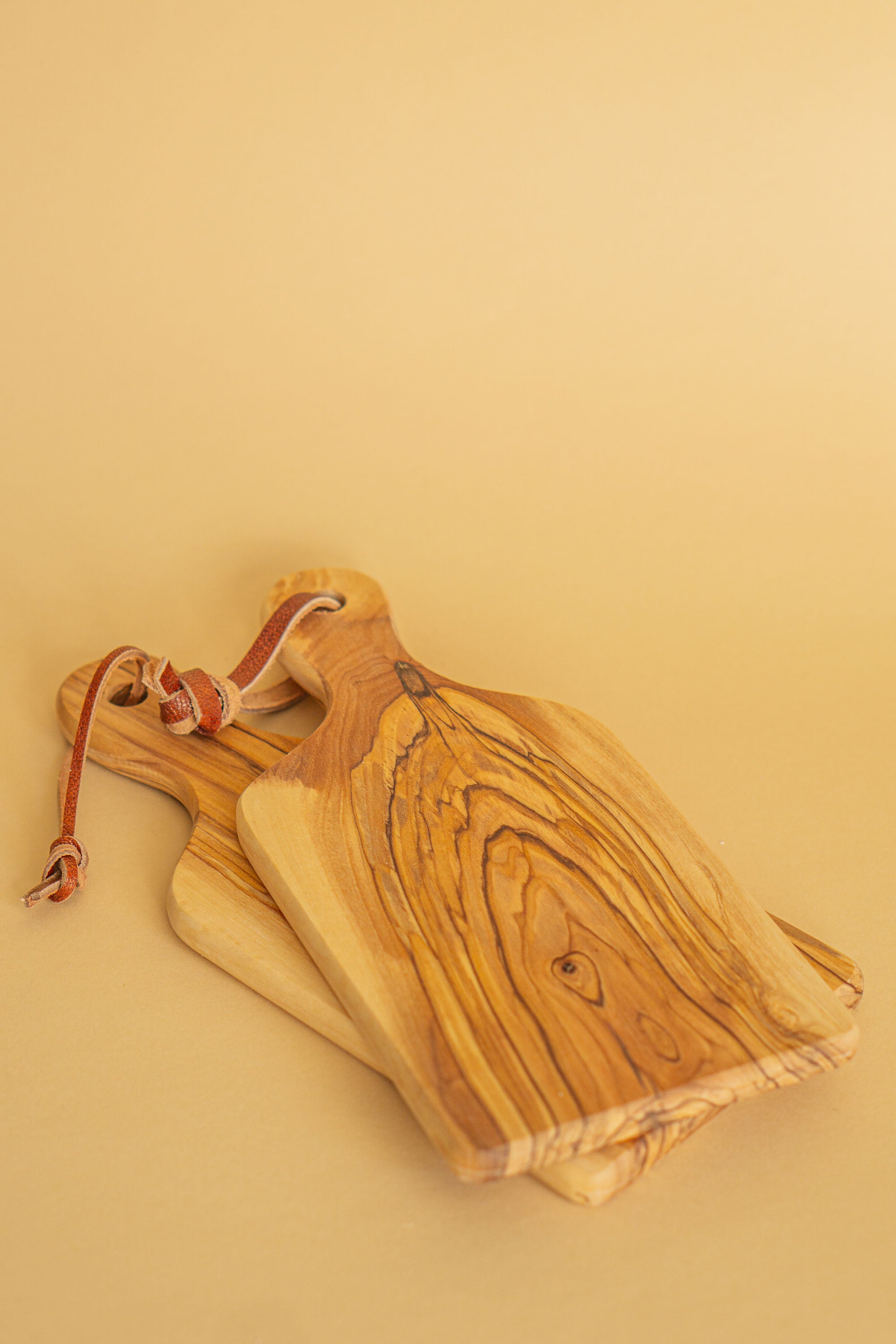 Lille skærebræt/serveringsfad i oliventræ