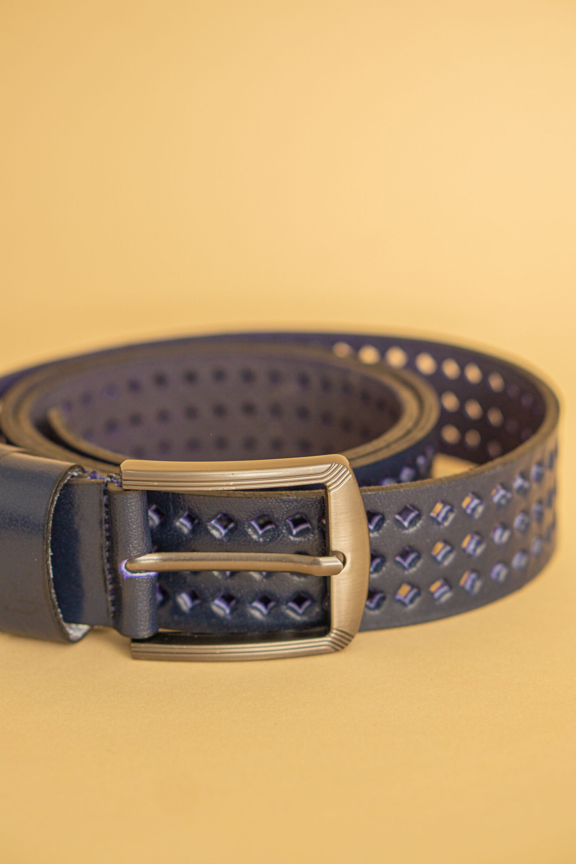 Læderbælter i flere farver