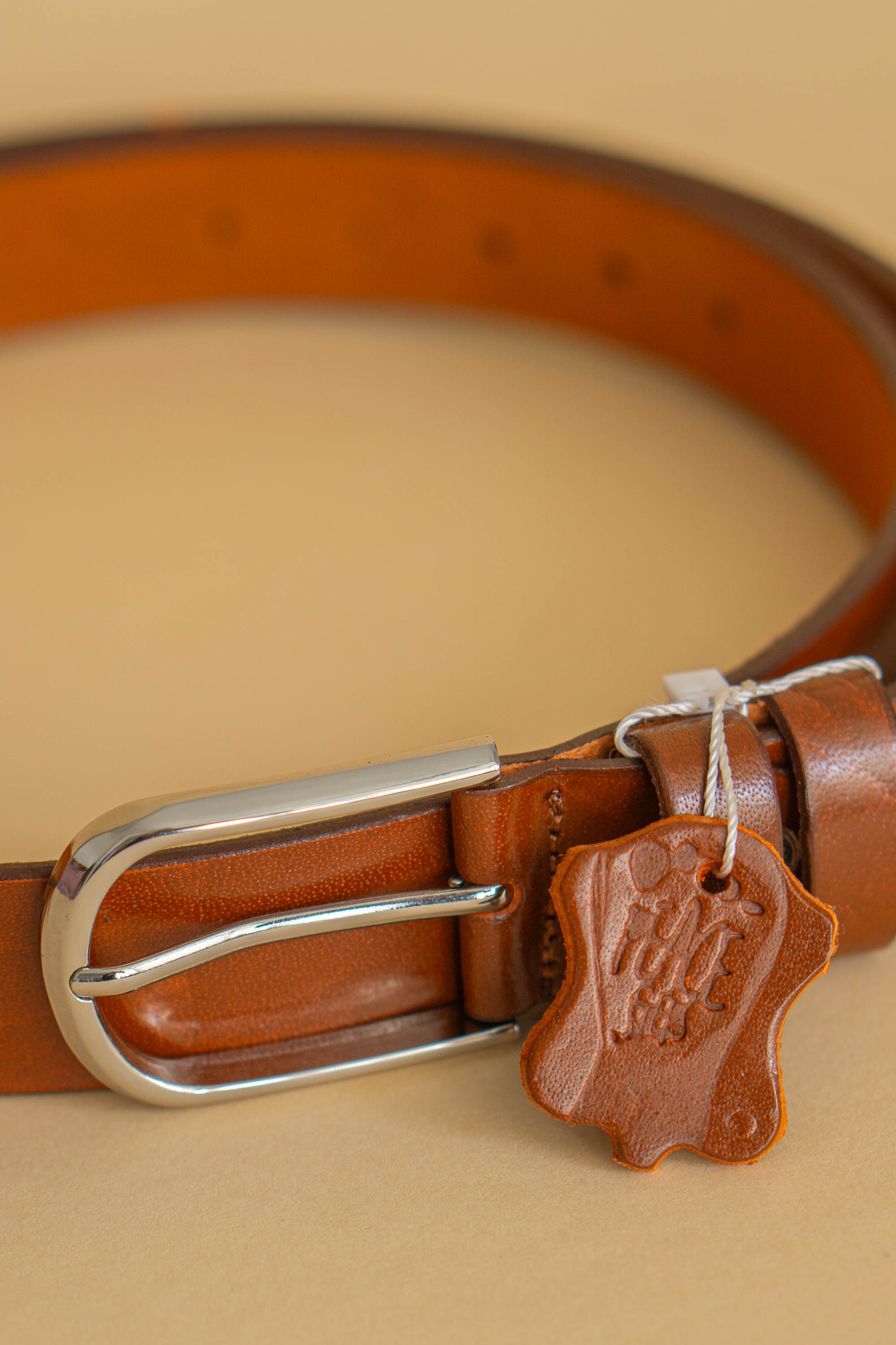 Simple læderbælter til mænd og kvinder