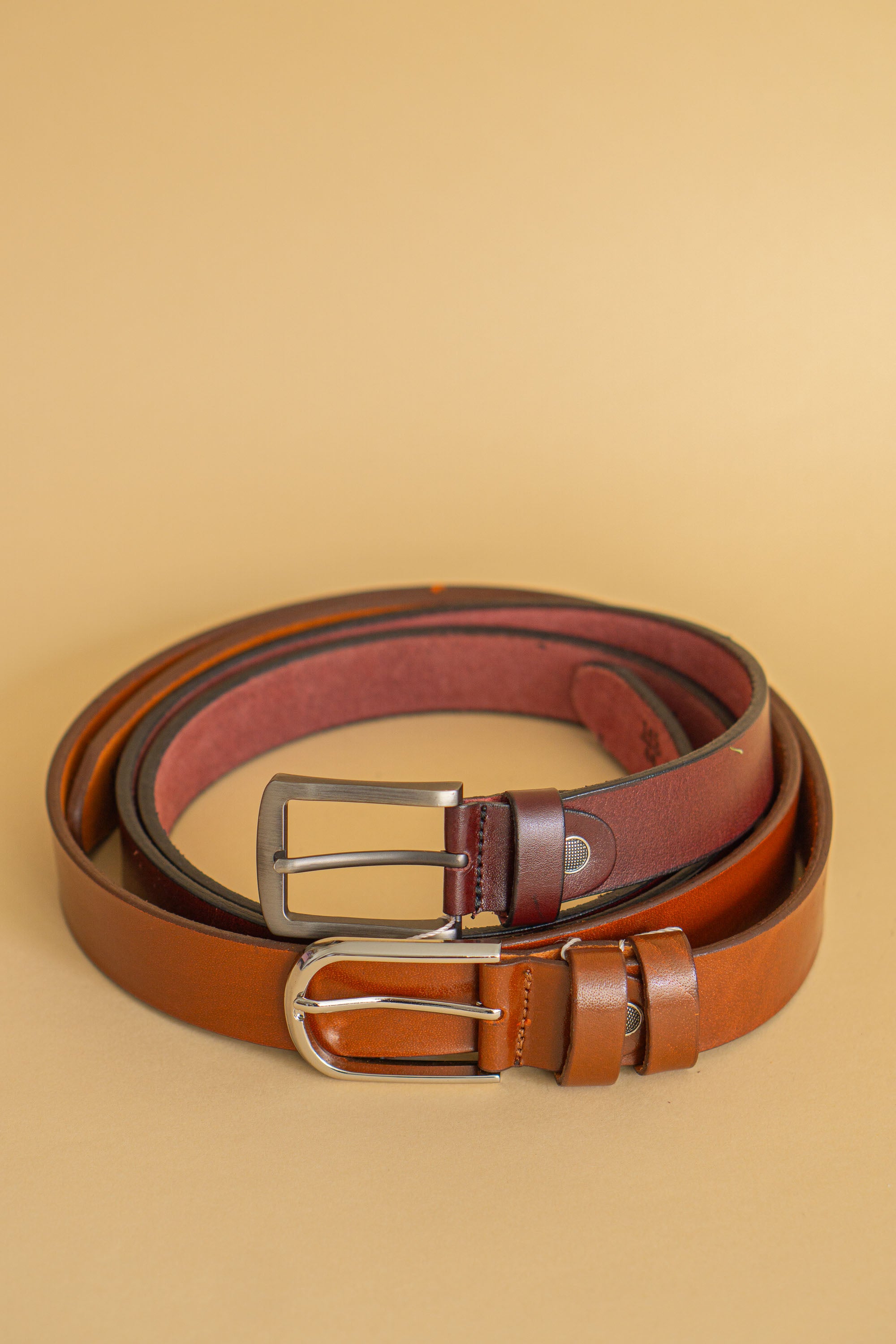 Simple læderbælter til mænd og kvinder