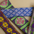 Håndlavede hårbånd broderet af Jouhania i kvindekollektivet i Shatila, Beirut. Traditionelle designs, der forener kunst og kultur, skabt med kærlighed og kreativitet.